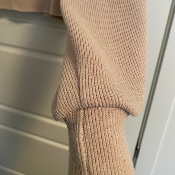 Cropped Turtleneck Sweater - Picture 2 of 4